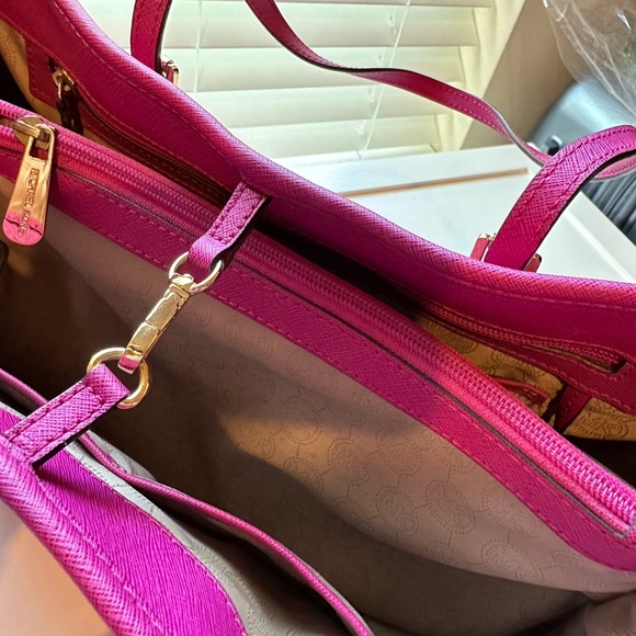 Michael Kors Tote Fuschia - Picture 5 of 9